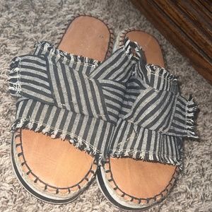 Nature Breeze Black and Grey Sandals